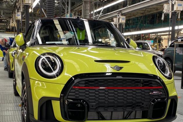 Facelift of the MINI Cabrio rolls off our production line